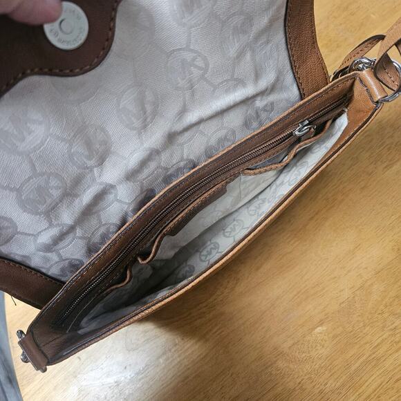 Michael Kors Lock & Key Tan Brown Leather Small Shoulder Bag Quiet Luxury Purse - Picture 4 of 7